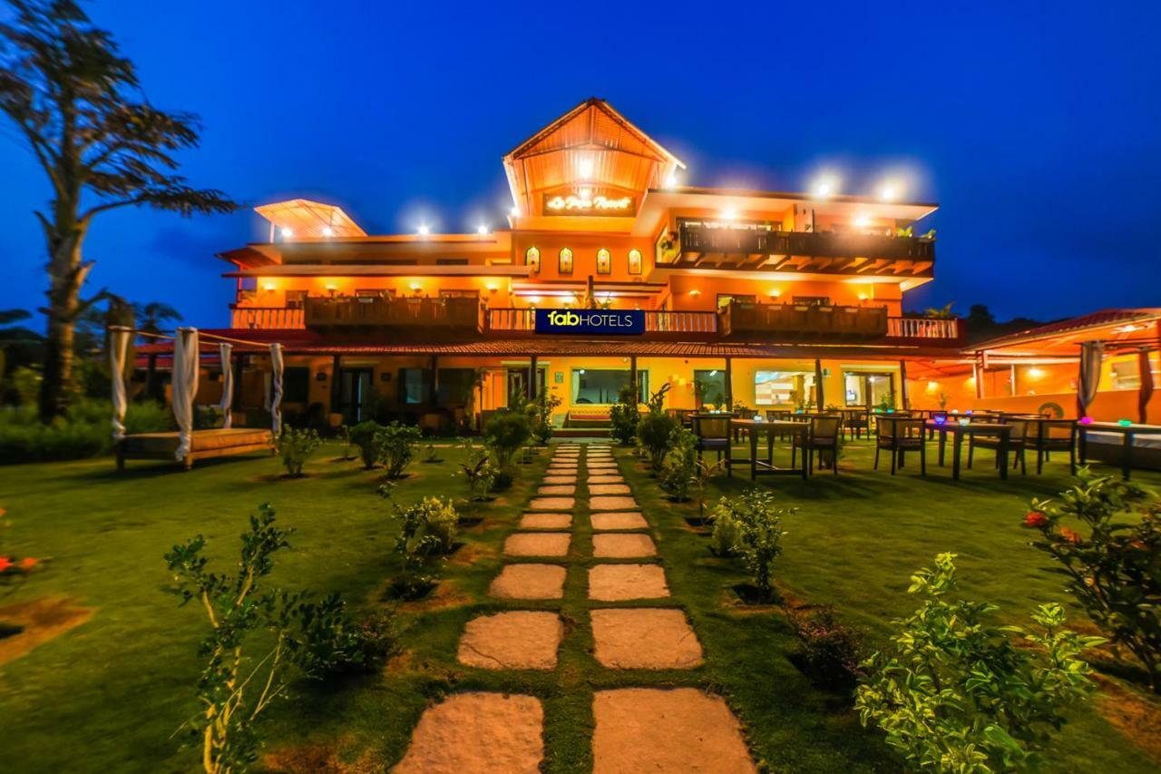 La Papa Resort Morjim Buitenkant foto